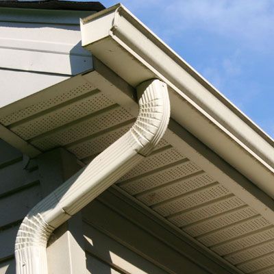 Housegutter-with-downspout-Hopkinsville-KY